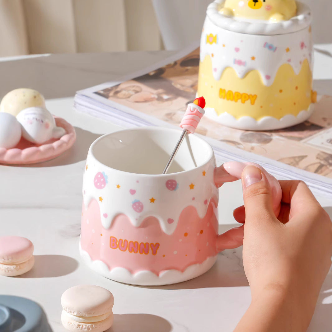 Cute cake-shaped ceramic mug with matching animal lid
