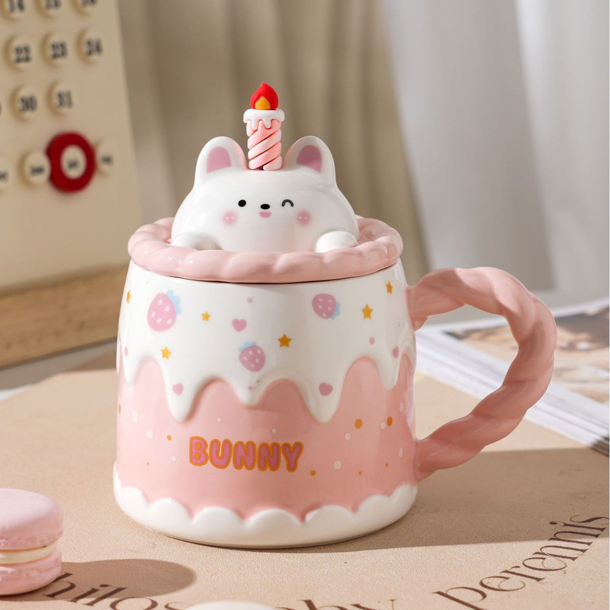 Melting Cake Mug candle-shaped stirring spoon detail